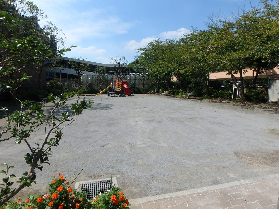 栄町1丁目公園 340m 徒歩5分