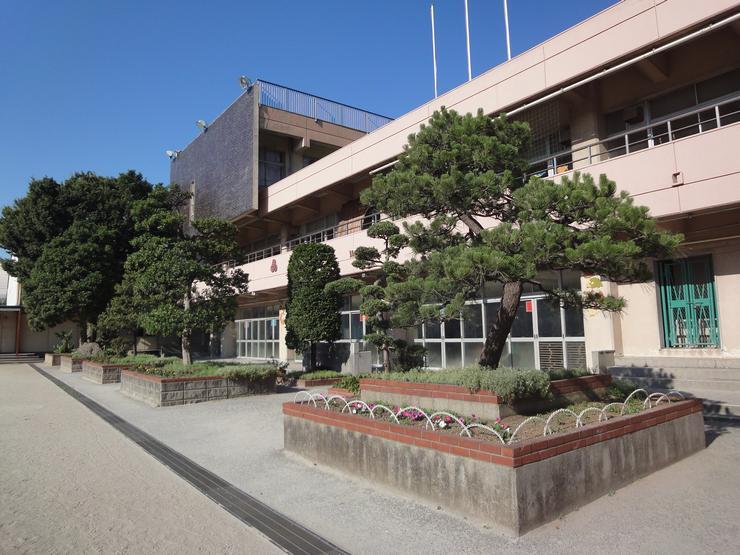 船橋市立南本町小学校 580m 徒歩8分