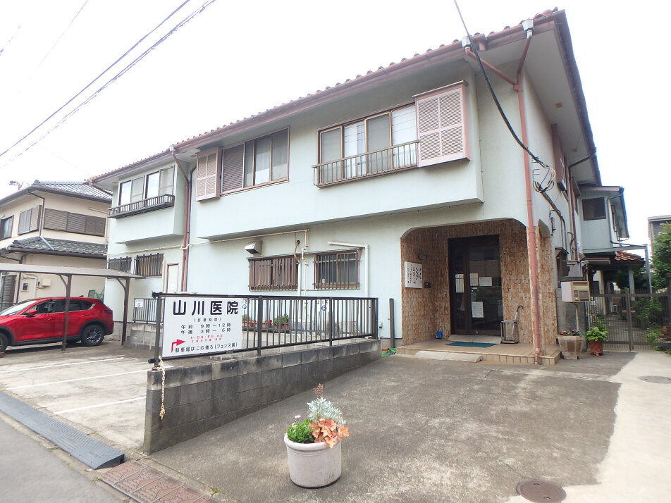 山川医院 320m 徒歩4分