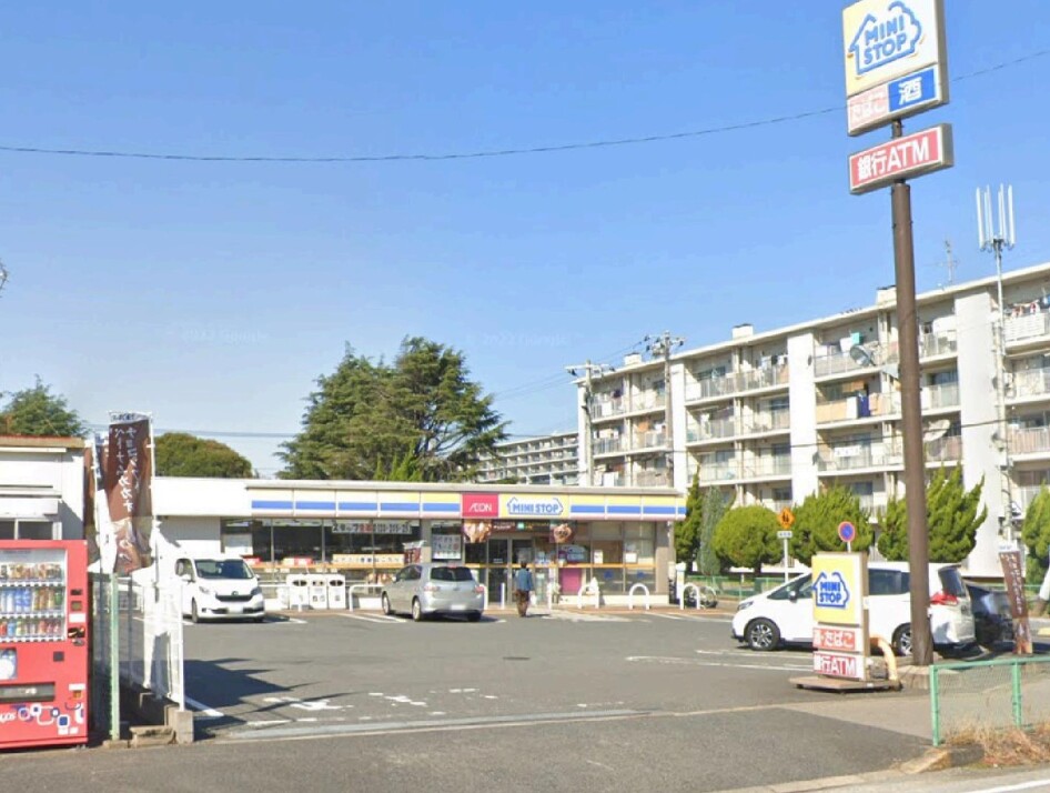ミニストップ 千葉幕張西店 670m 徒歩9分