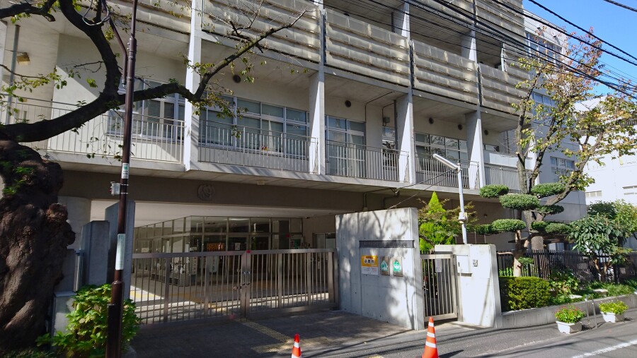 新宿区立西新宿中学校 860m 徒歩11分
