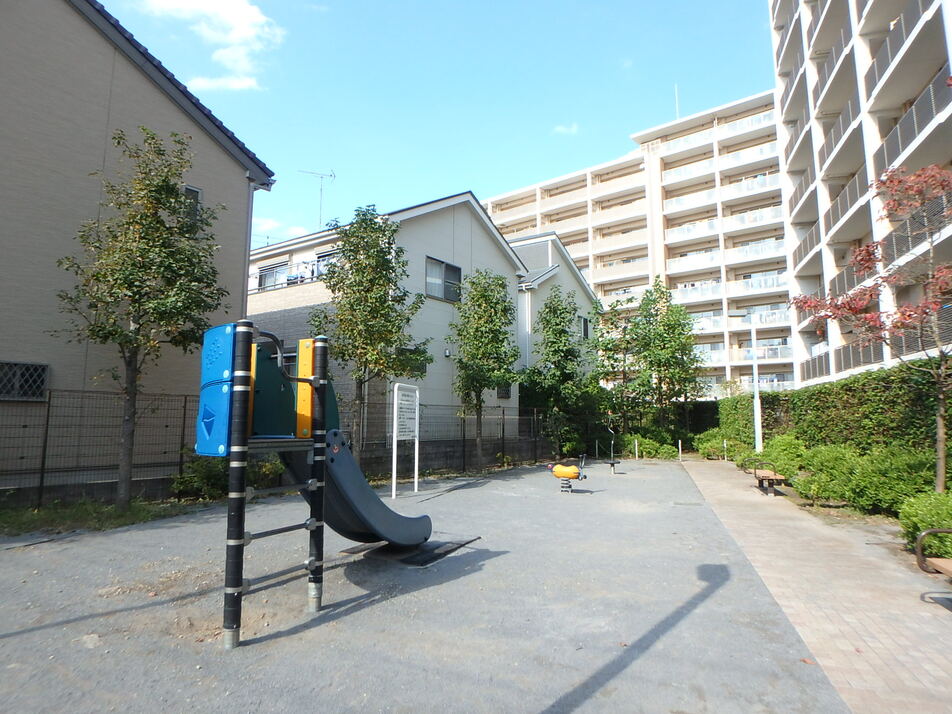 東中山2丁目公園 140m 徒歩2分