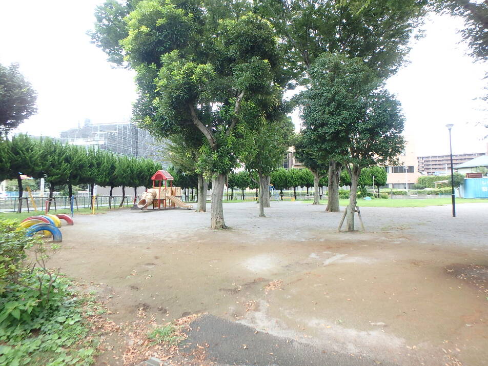 しらかば公園 130m 徒歩2分