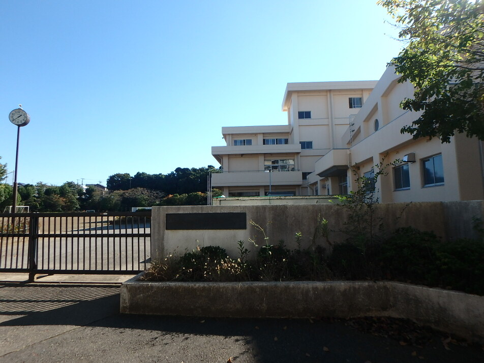 千葉市立朝日ヶ丘中学校 290m 徒歩5分