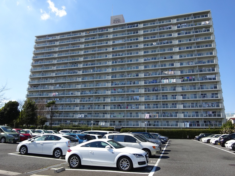 15階建て 外観塗装工事中(令和7年10月現在)