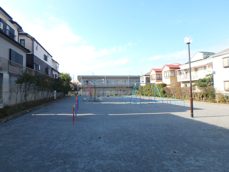 駿河台2丁目公園 230m 徒歩3分