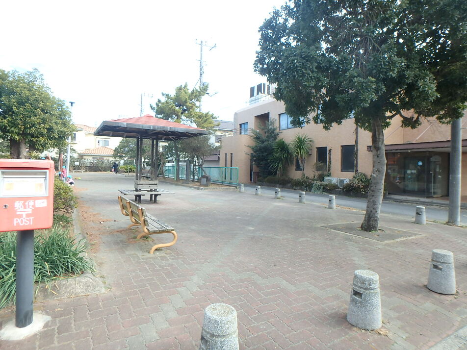 幕張町3丁目公園 520m 徒歩7分