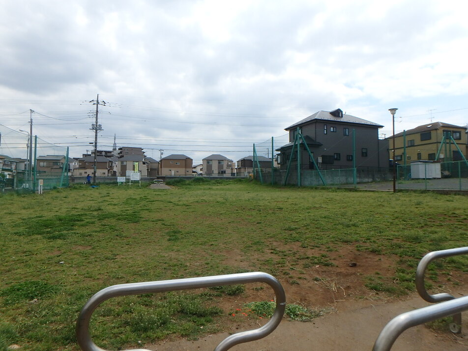 駿河台広場 290m 徒歩4分