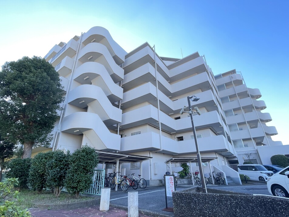 鉄筋コンクリート造陸屋根7階建て