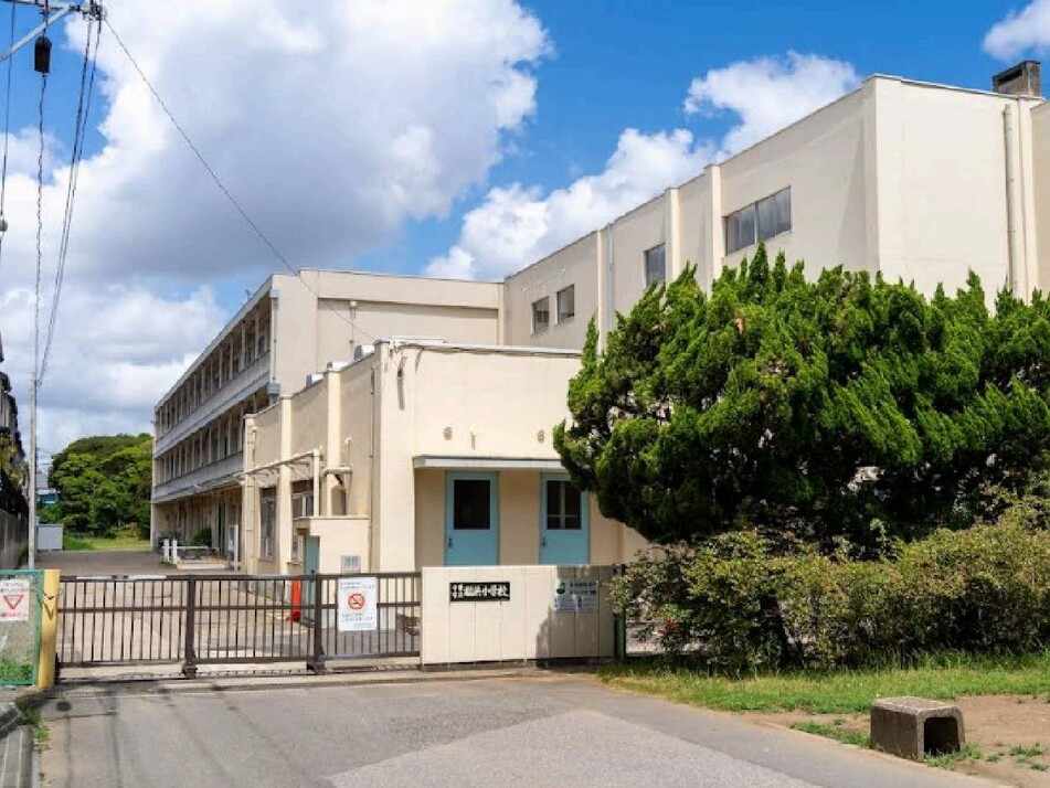 千葉市立稲浜小学校 820m 徒歩11分