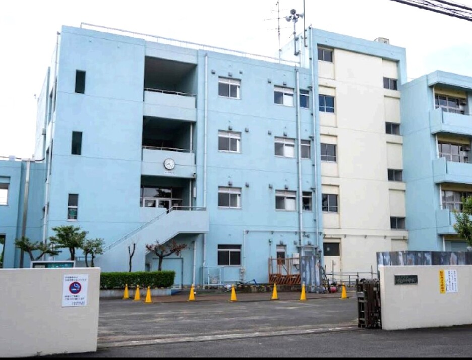 千葉市立稲浜中学校 190m 徒歩3分