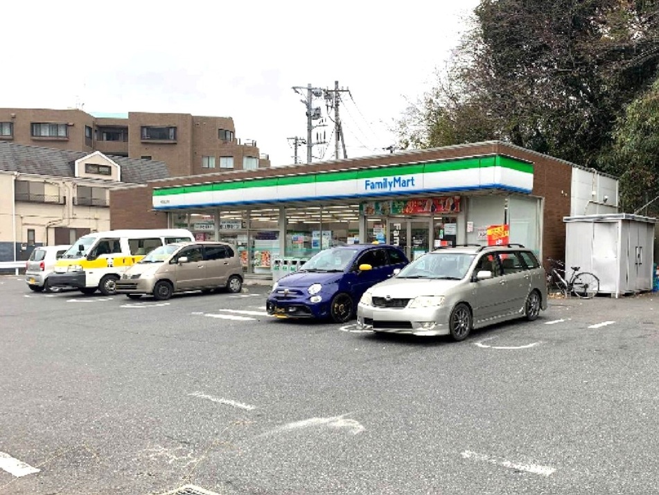 ファミリーマート 千葉稲丘町店  150m 徒歩2分