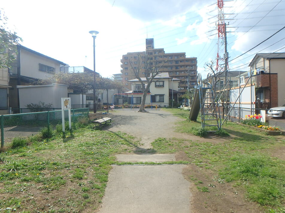 夏見坂下公園  120m 徒歩2分