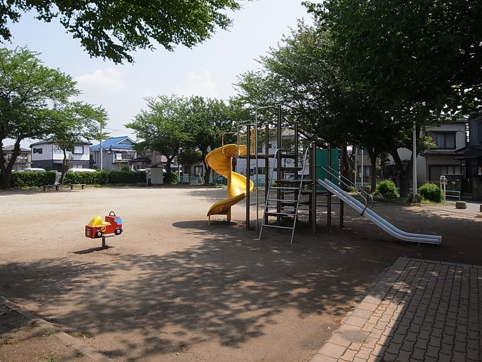 作新台公園 550m 徒歩8分