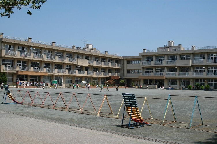 千葉市立西の谷小学校 590m 徒歩8分