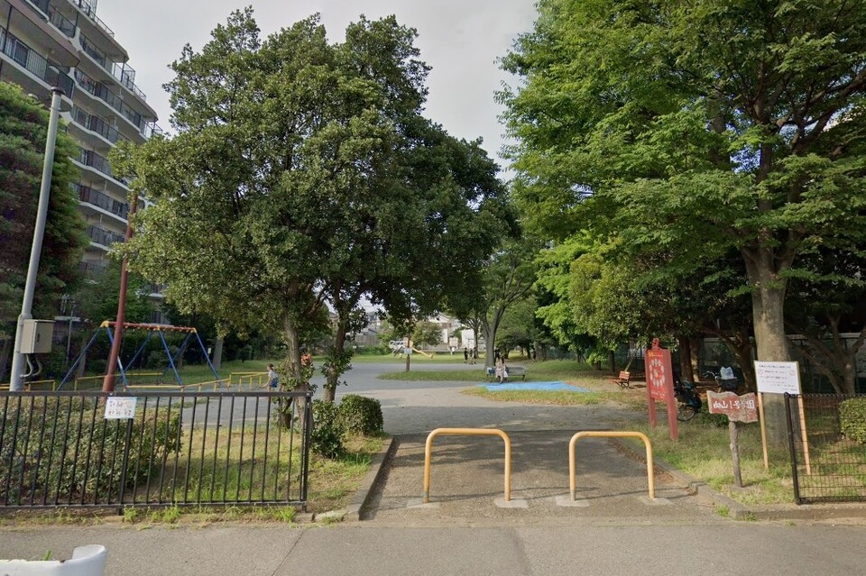 向山1号公園 25m 徒歩1分