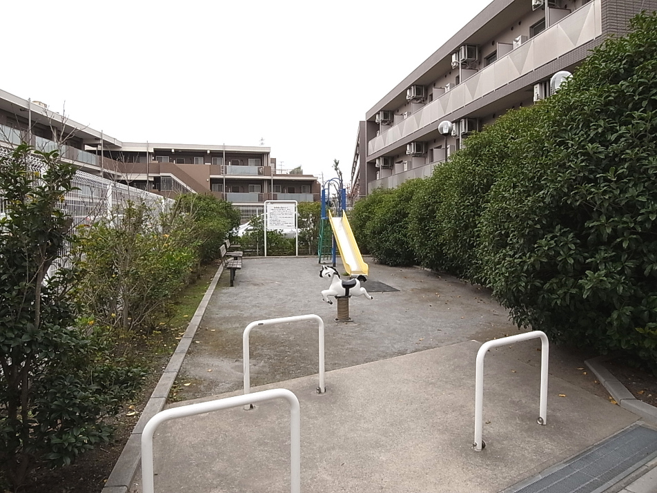 駿河台1丁目子供の広場 430m 徒歩6分