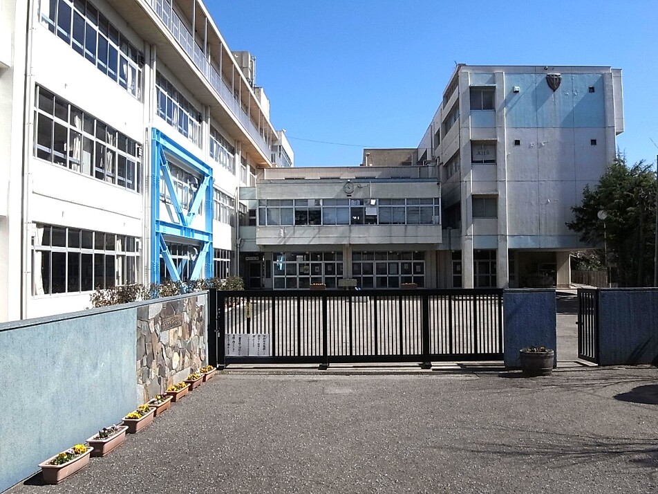 八千代市立八千代台西中学校 880m 徒歩11分