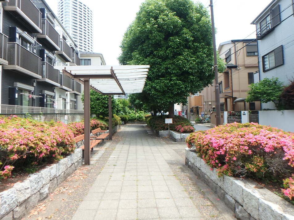 南本町緑地 650m 徒歩8分