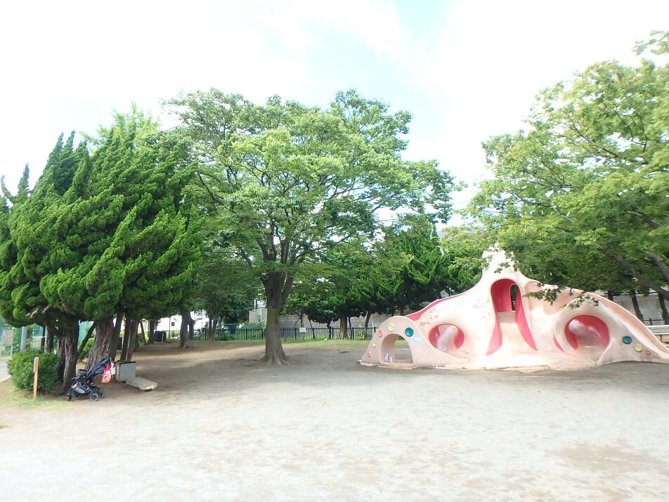 中央公園 300m 徒歩5分