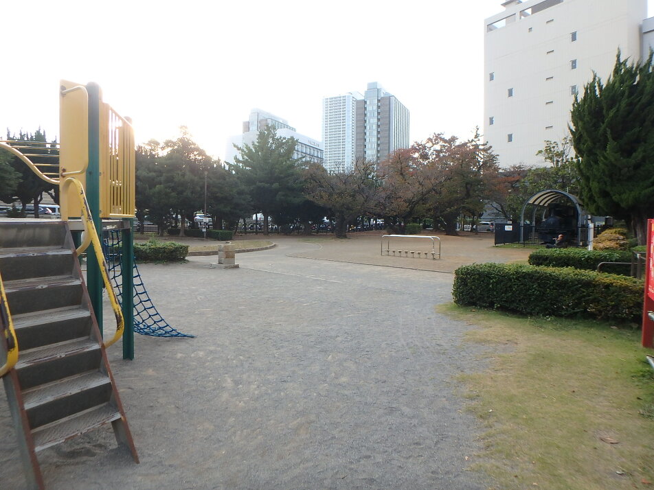 津田沼1丁目公園 190m 徒歩3分