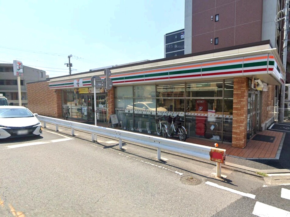セブン-イレブン 京成稲毛駅前店 560m 徒歩7分