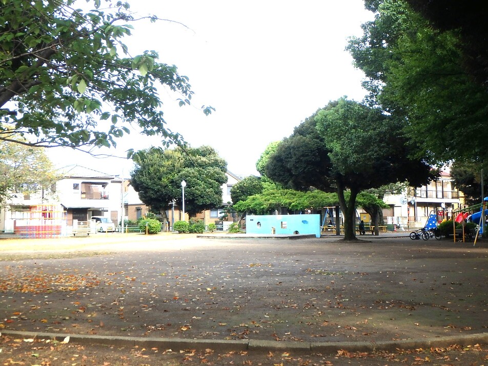東花園公園 260m 徒歩4分