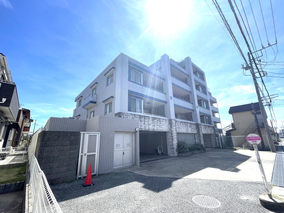 平成17年6月築　バス停徒歩1分です