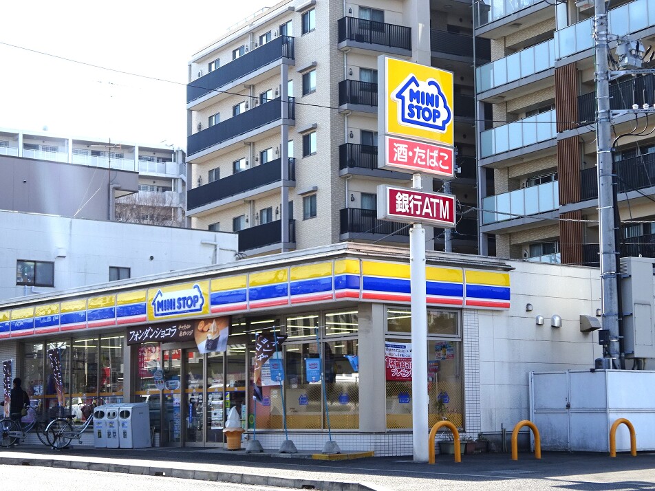 ミニストップ前原西6丁目店 590m 徒歩8分