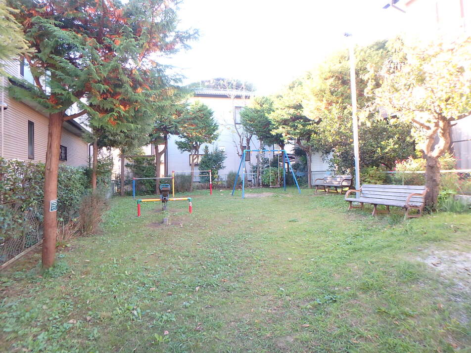屋敷3丁目広場 370m 徒歩5分