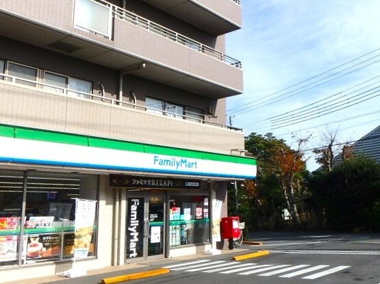 ファミリーマート藤崎3丁目店 470m 徒歩6分