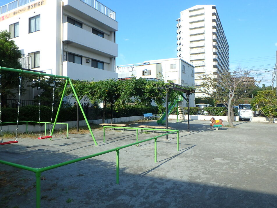 菊田ハイツ横公園 60m 徒歩1分