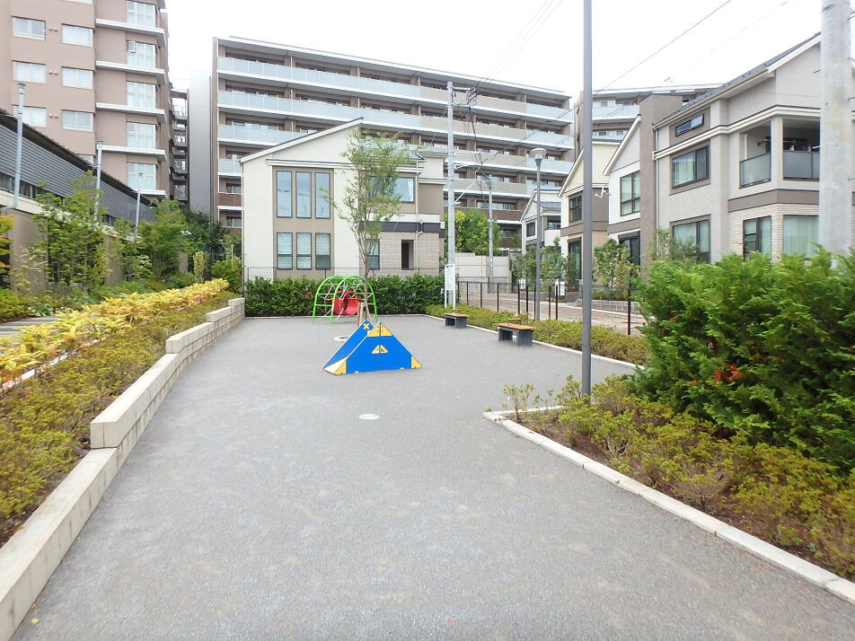 西船6丁目ふれあい公園 190m 徒歩3分