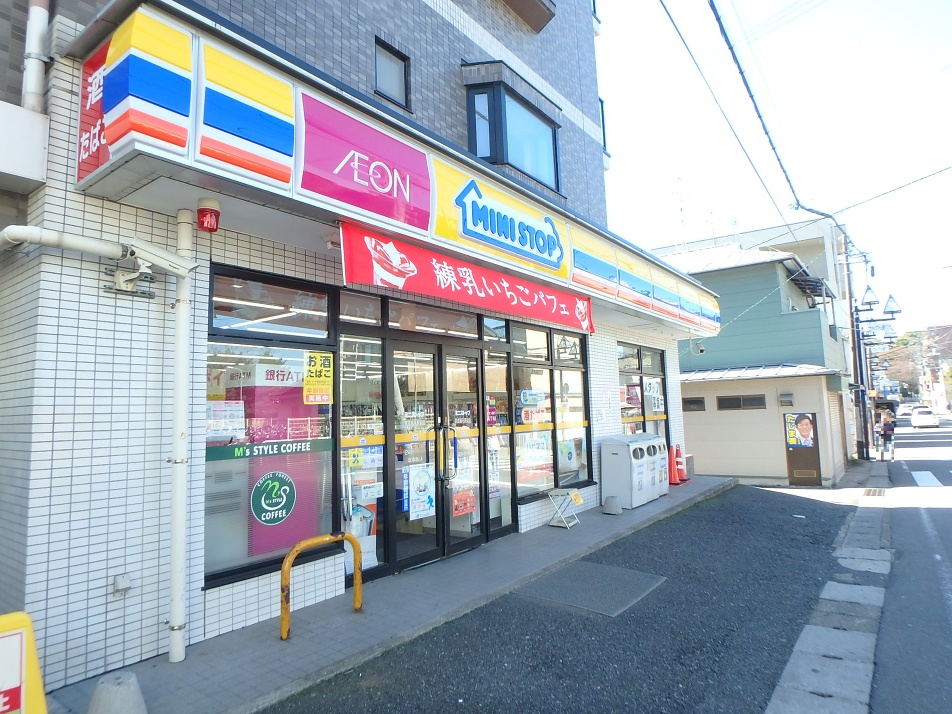 ミニストップ京成稲毛駅前店 130m 徒歩2分