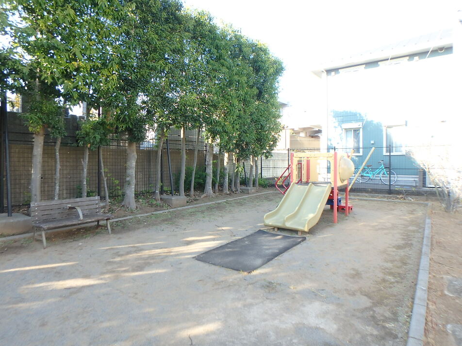 谷津2丁目広場 450m 徒歩7分