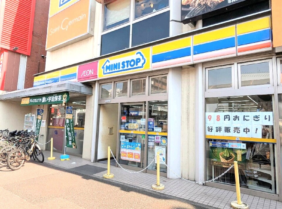 ミニストップ 稲毛駅東口店 660m 徒歩9分