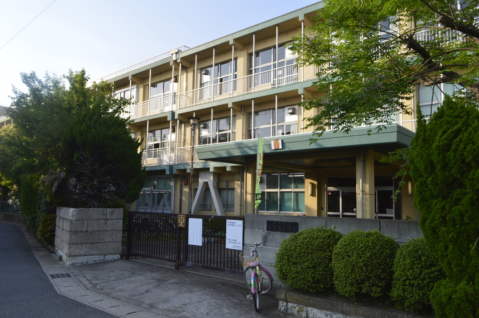 千葉市立幕張東小学校 200m 徒歩3分